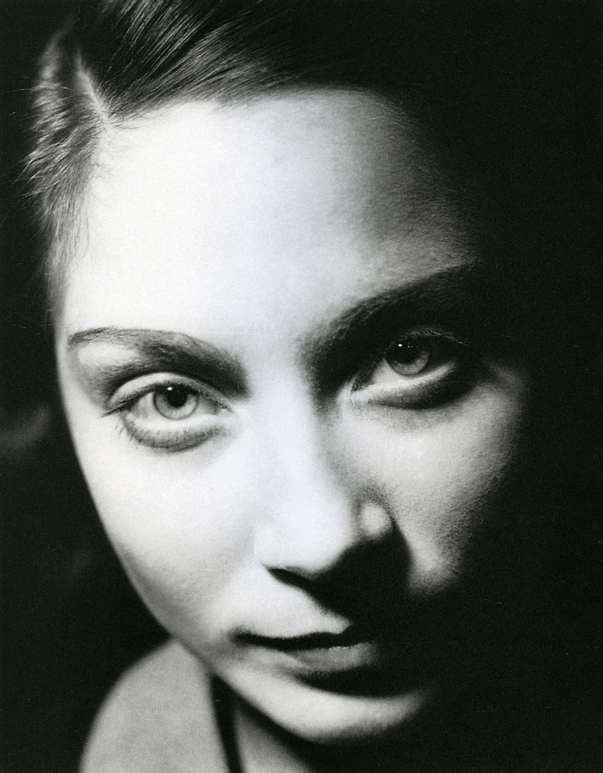 Erwin Blumenfeld portrait amsterdam 1932