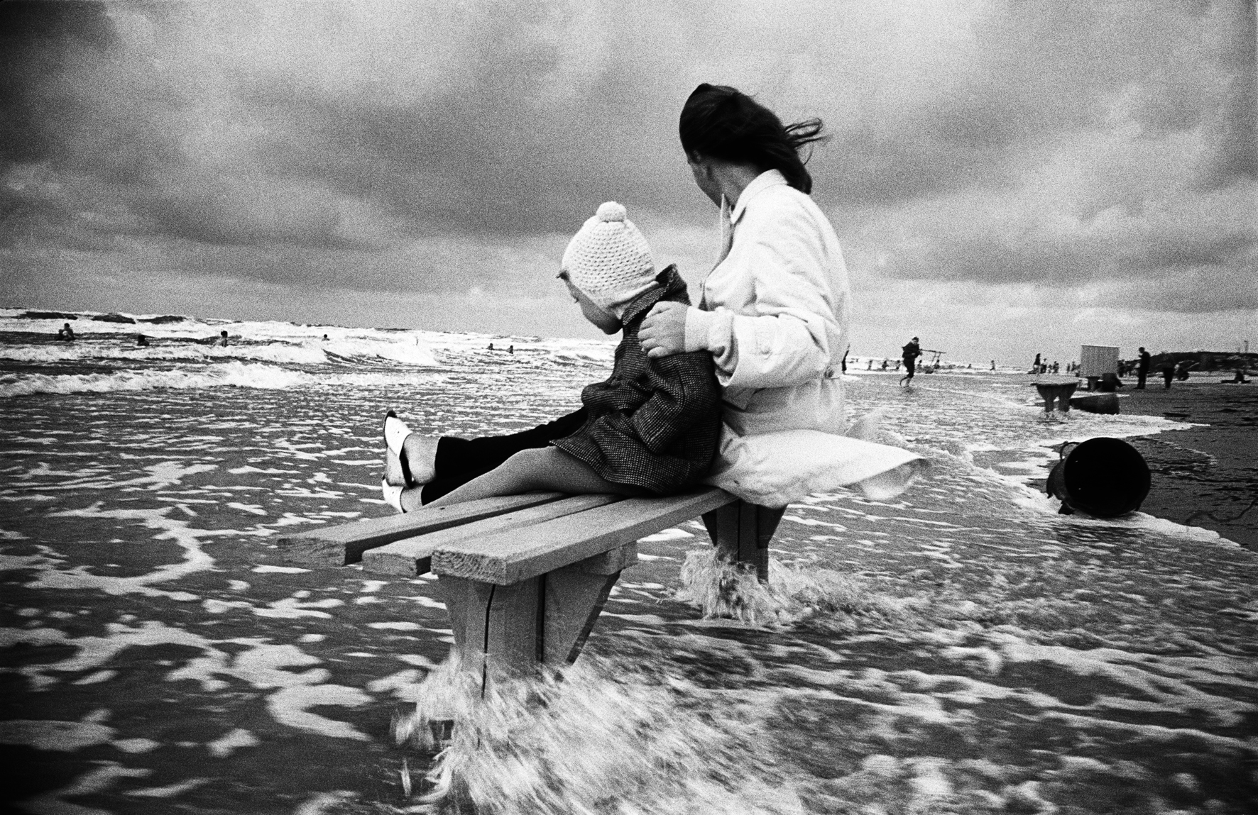 Antanas Sutkus mother with child by the sea 1972 Giruliai